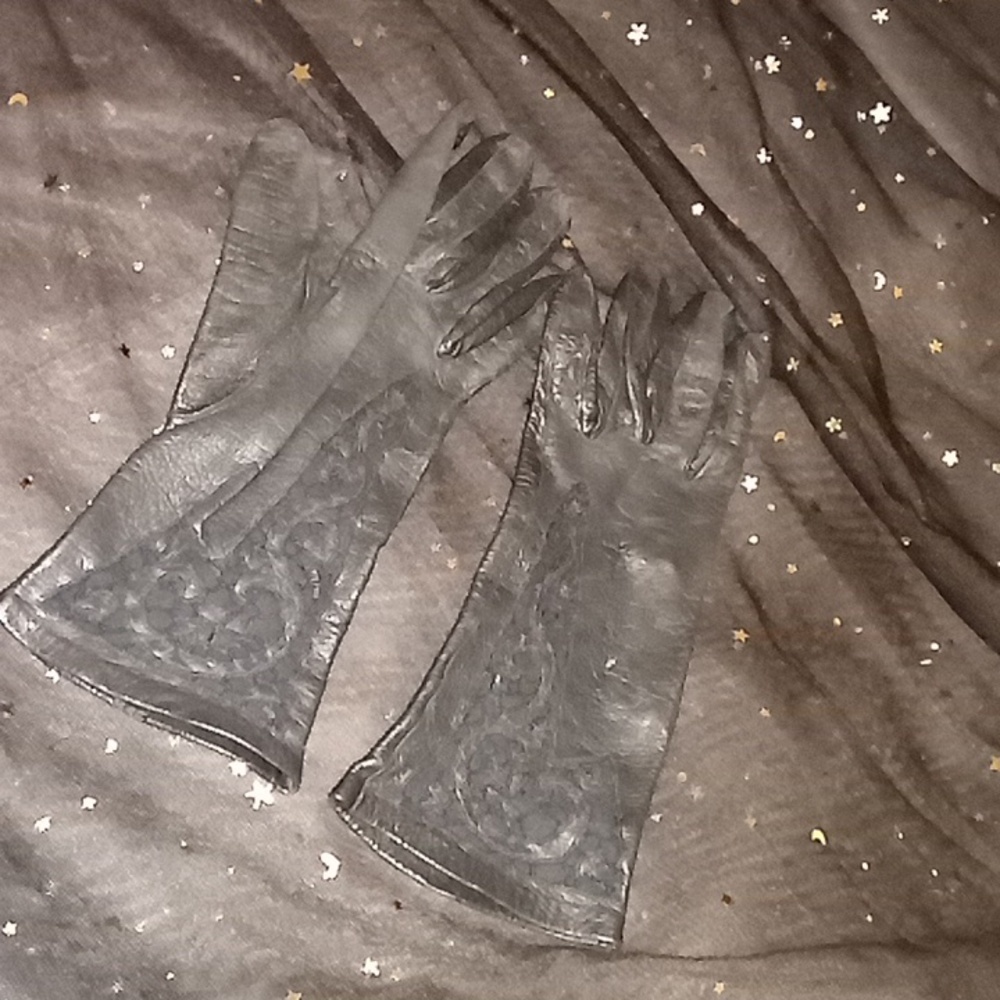 Gloves - Picture 3 of 4